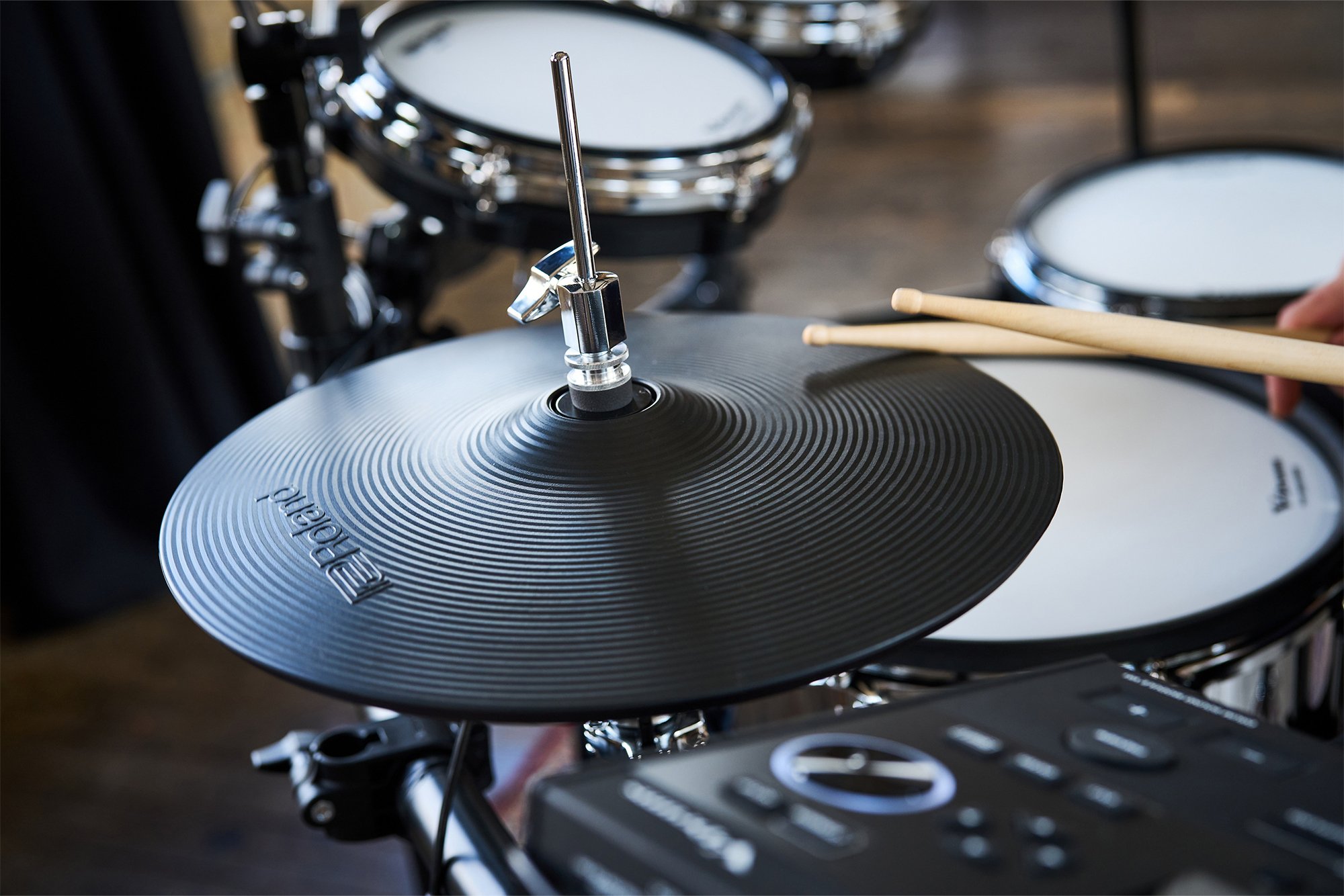 TD516 V-Drums Kit mit V51 Modul und PD-140DS Digital Snare